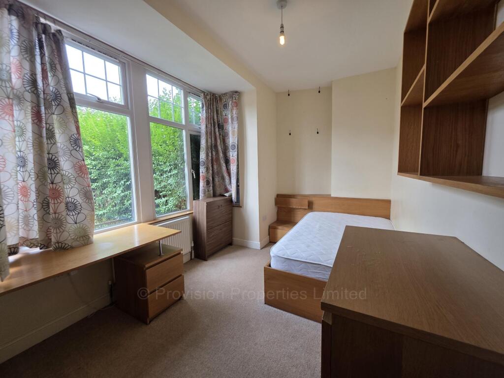 8 bedroom terraced house for rent