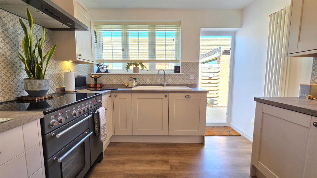 House in Great Yarmouth, Bradwell - More
