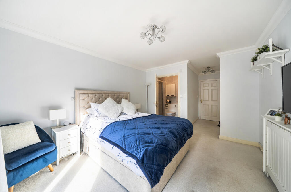 Apartment in Southampton - View 4