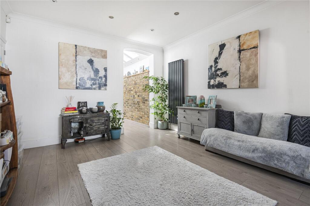 House in Radlett, Battlers Green, Aldenham - View 4