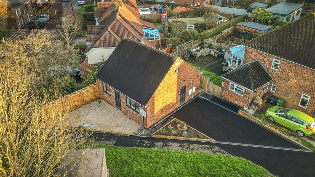 3-bed detached on Wheeldon Avenue, Belper, DE56, £260,000