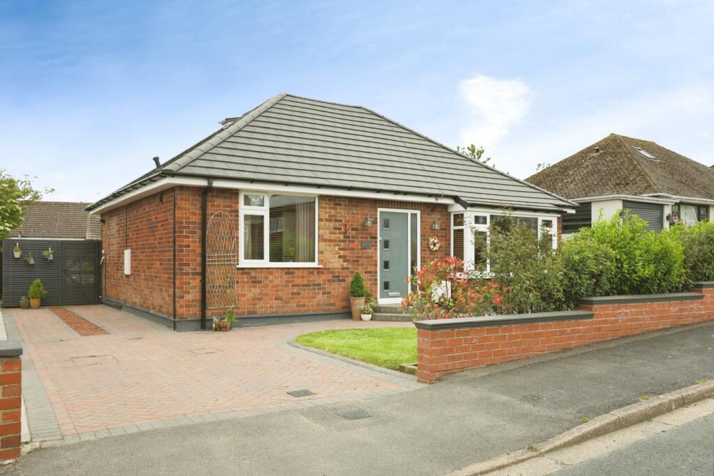 3-bed detached on Wrangham Drive, Hunmanby, Filey, YO14, £320,000