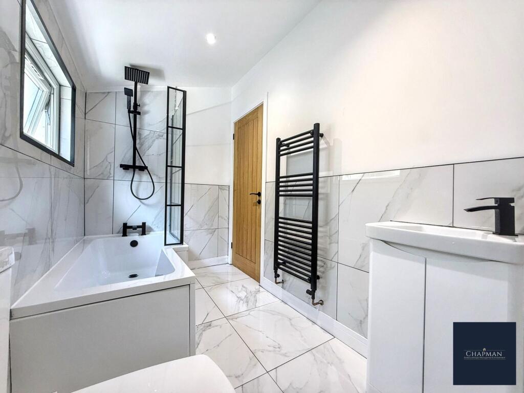 House in Ton Pentre, Pentre - View 2