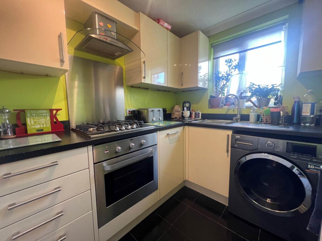 Wentworth Close, London  ** VIDEO & 3D FLOORPLAN AVAILABLE ** photo 3