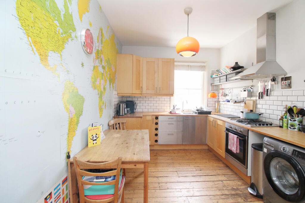 Apartment in Hove, Brunswick - View 3