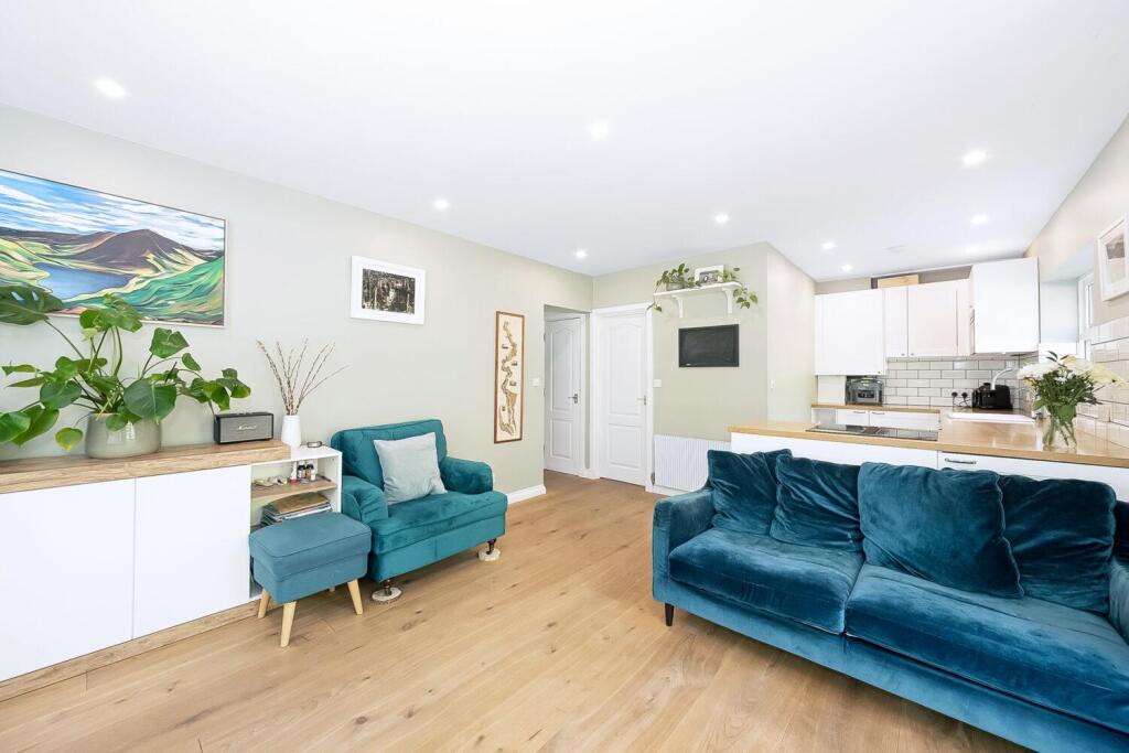 Apartment in London - View 5