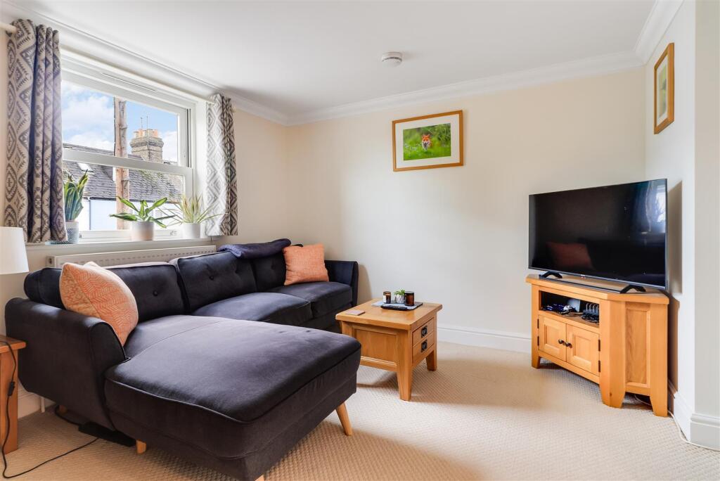 Apartment in Cambridge, Petersfield - View 4