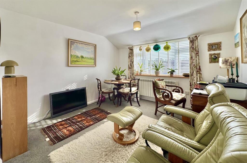 Apartment in Gloucester - View 4