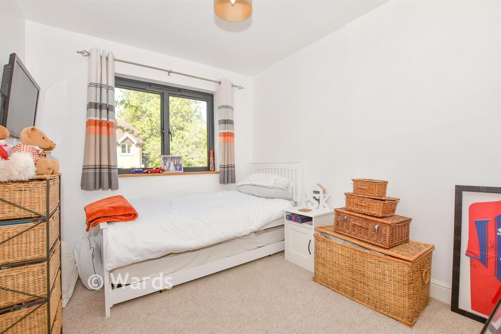 House in Maidstone, Ulcombe - More