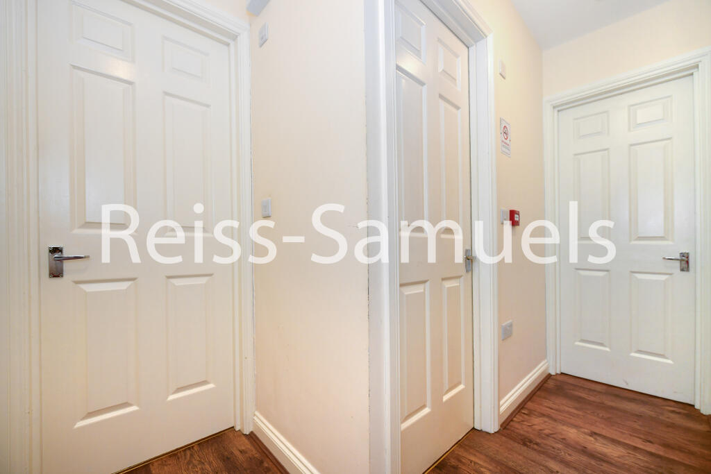 6 bedroom semi-detached house for rent