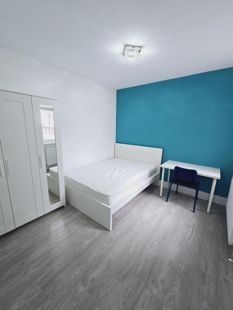 Main image of property: Room 2, Murray Road, Rugby, CV21
