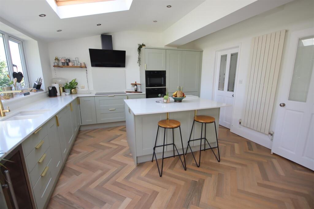 Hardenhuish Avenue, Chippenham photo 3