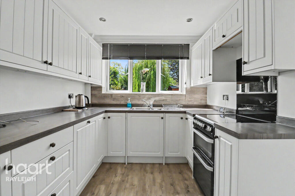 House in Rochford, Rayleigh - More