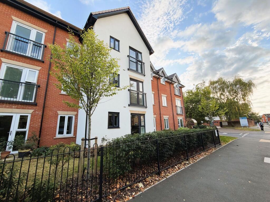 1-bed flat on Eagle Way, Martlesham Heath, IP5, £270,000