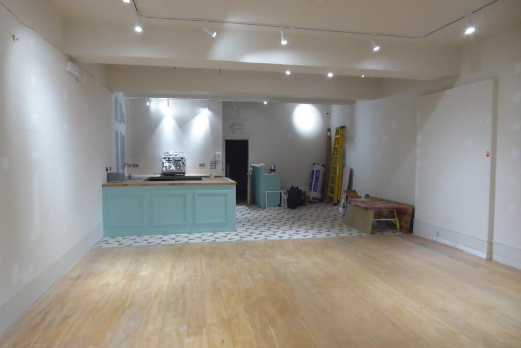 P1070492 rearTR.jpg