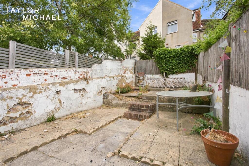 6 bedroom terraced house for rent