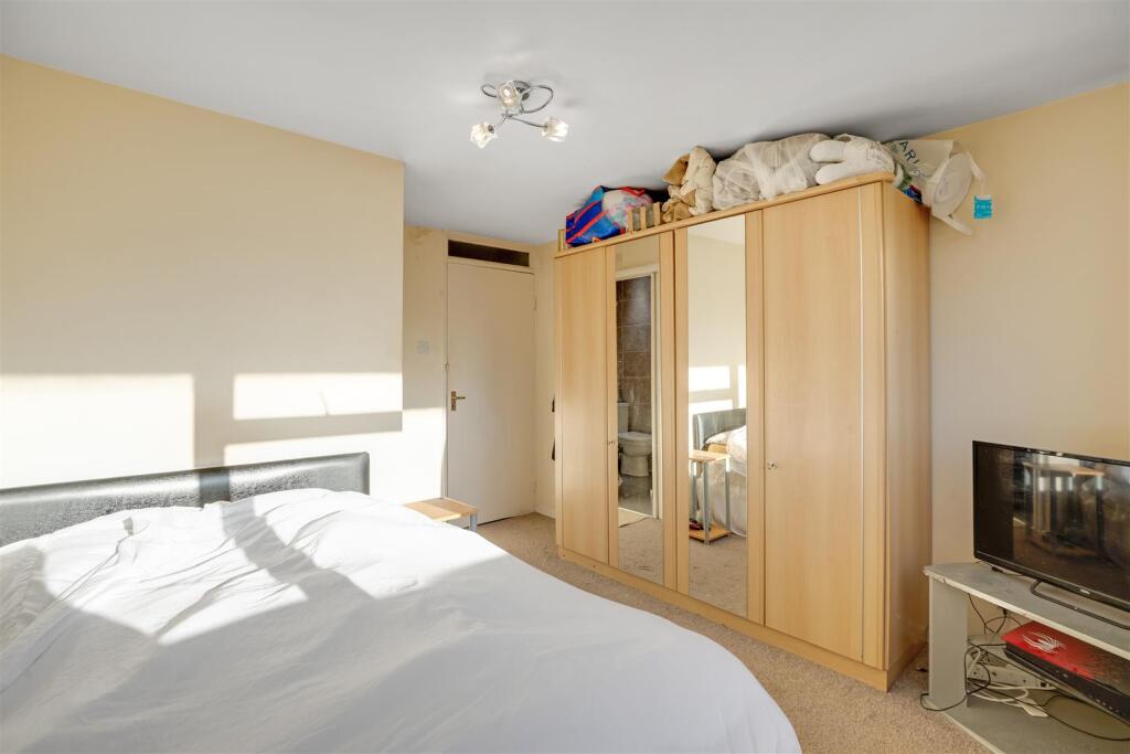 House in London, Custom House, Silvertown - More