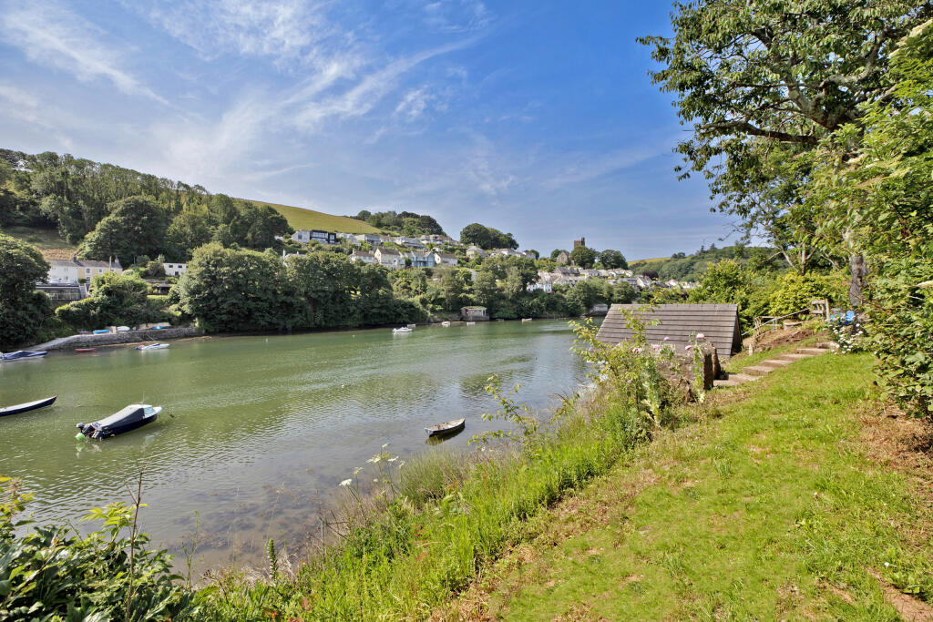 Yealm View Road. Newton Ferrers, Plymouth, Devon photo 3