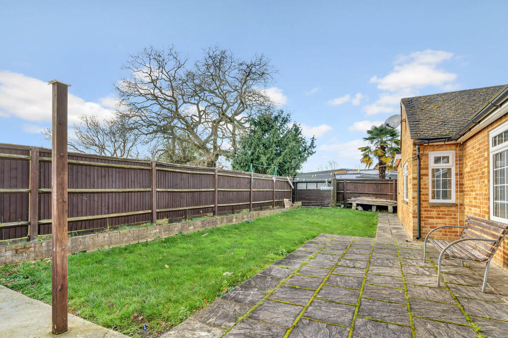 Park Avenue, Staines-upon-Thames photo 4