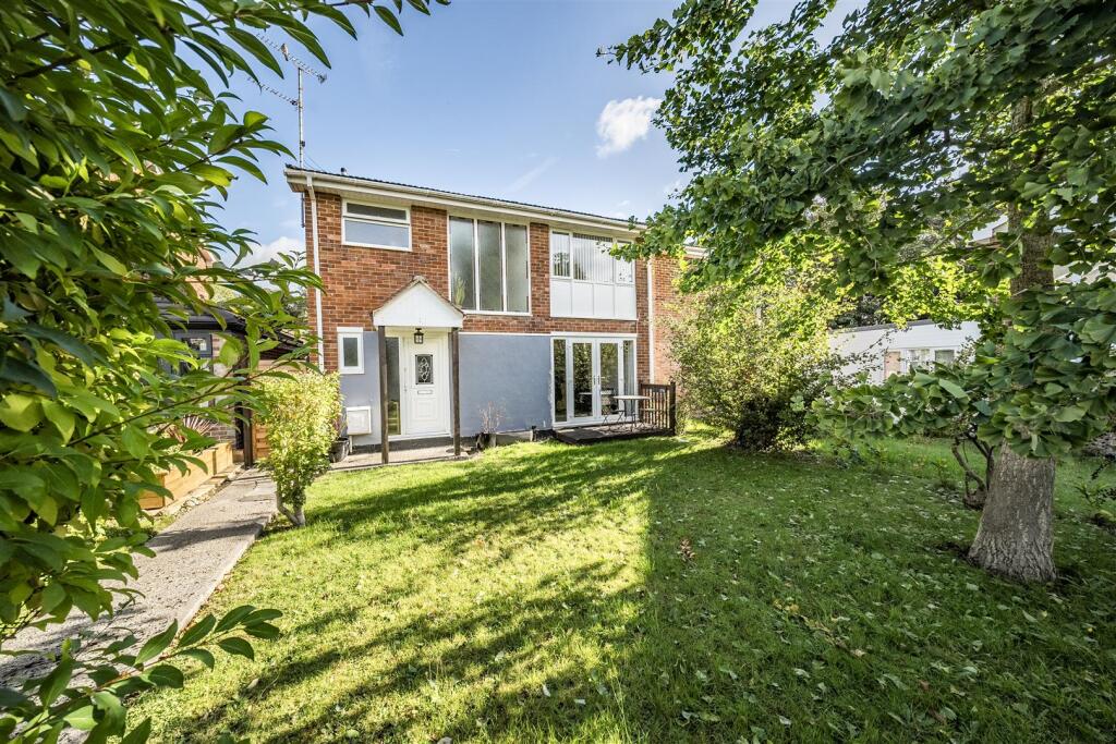 4-bed detached on Broadleas Park, Devizes, £400,000
