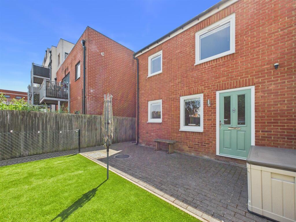 Main image of property: Mill Street, Aylesbury, Buckinghamshire