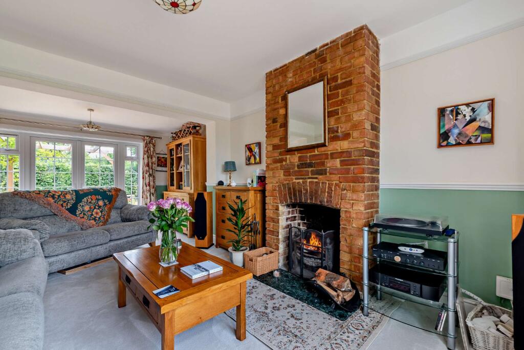 House in Waverley, Farnham - View 4