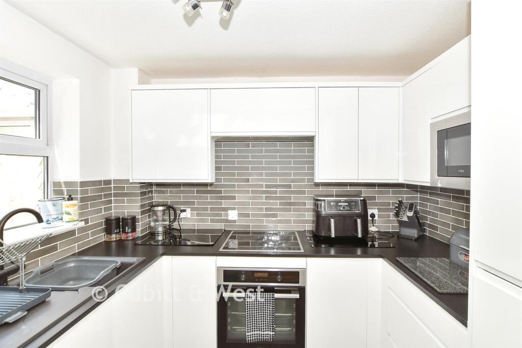 House in Haywards Heath - View 5