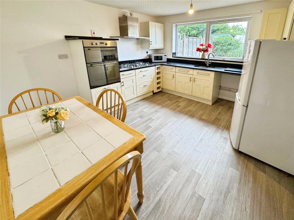 Eversley Grove, Wolverhampton, West Midlands, WV11 photo 4