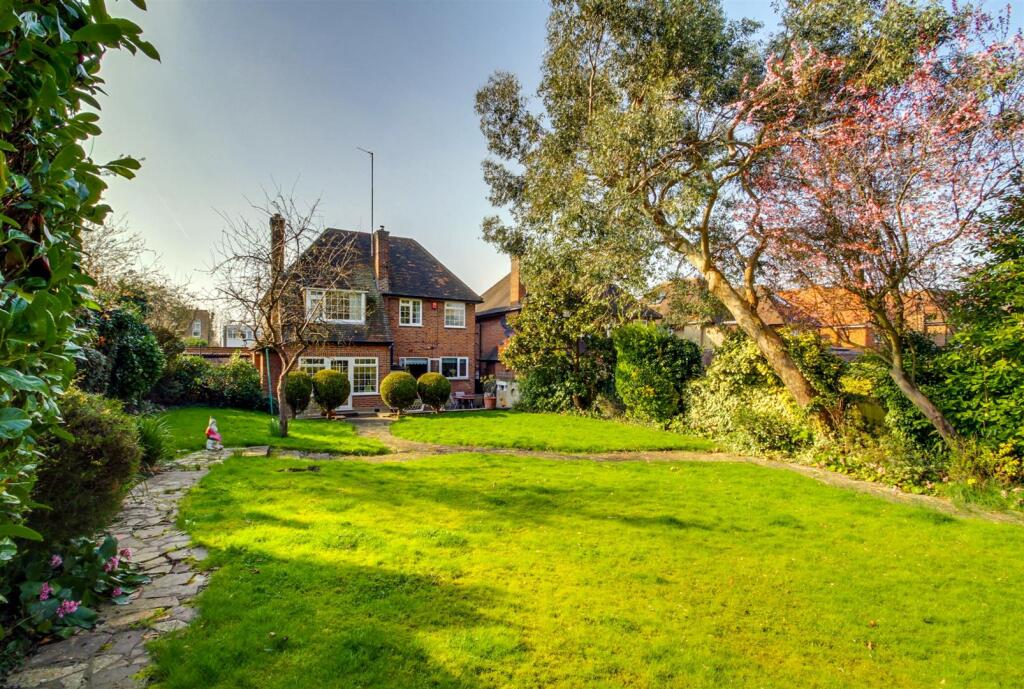 Woodside Avenue, Woodside Park photo 2