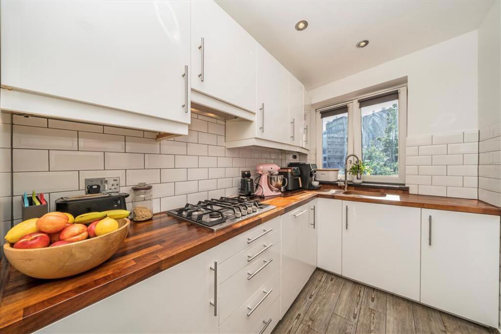 Apartment in London - View 5
