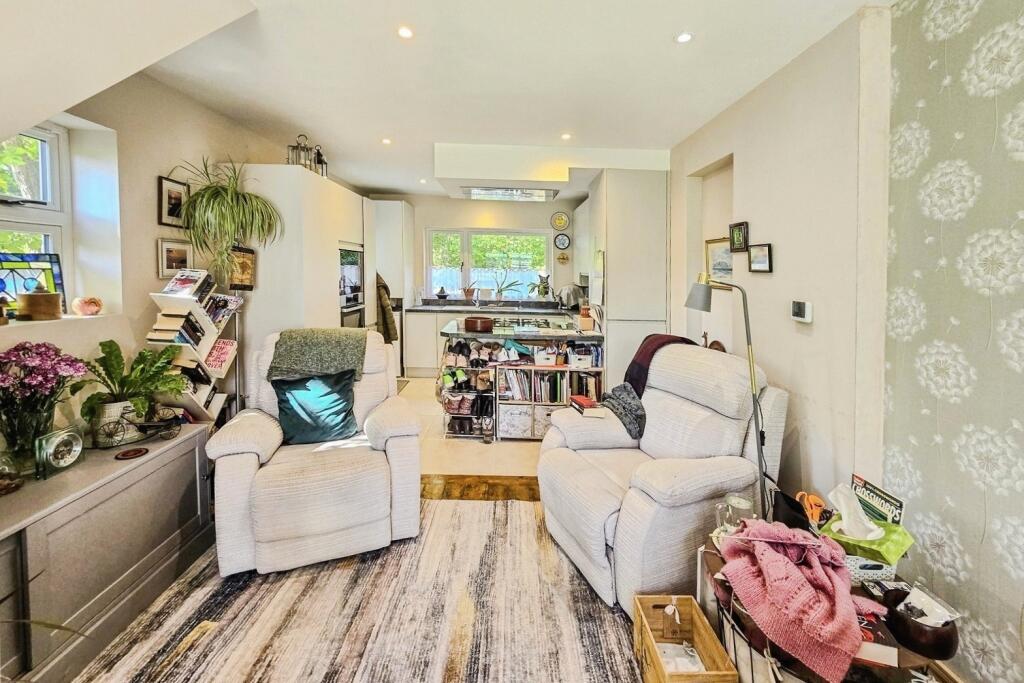 House in Guildford, Ash - More