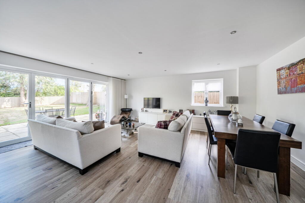 House in Basingstoke and Deane, Basingstoke - More