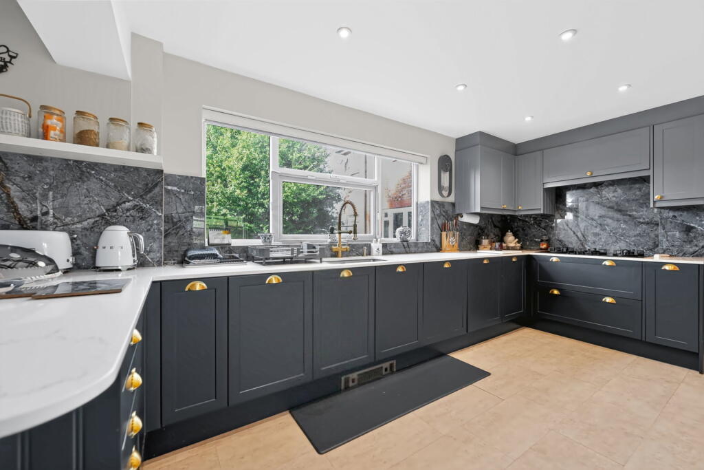 House in Luton, Great Billington - View 5