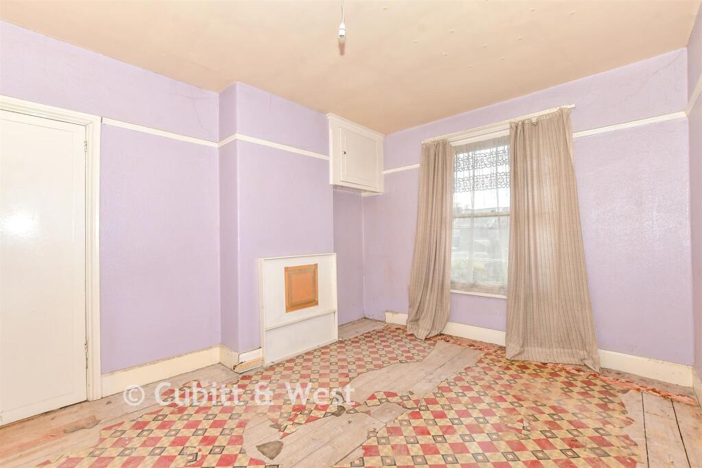 House in Portsmouth - View 5