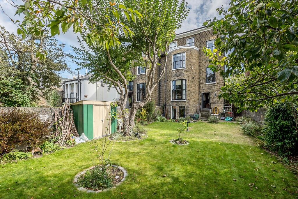 Apartment in London - More