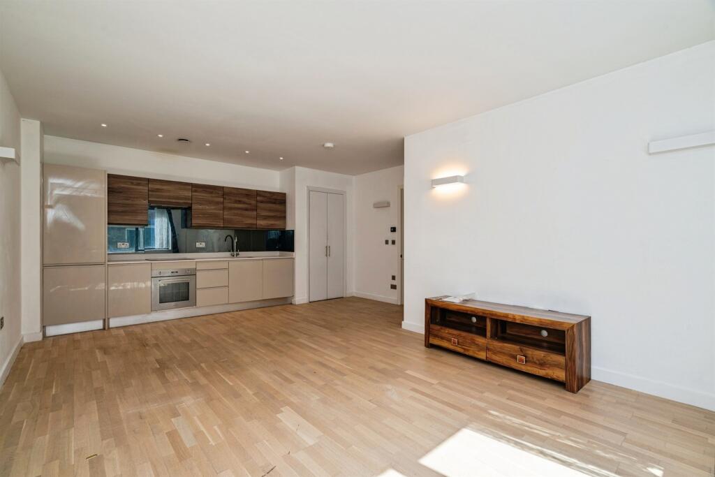 Apartment in Norwich, Norfolk - View 2