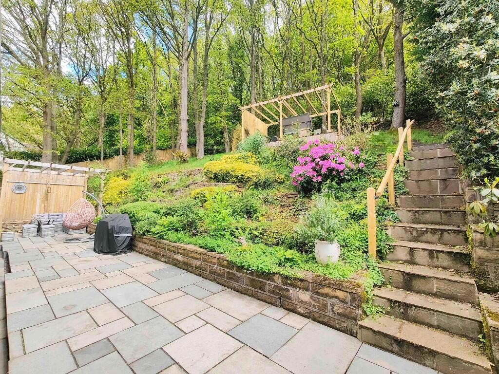 25 Sutcliffe Wood Lane, Hipperholme, HX3 8PS photo 3