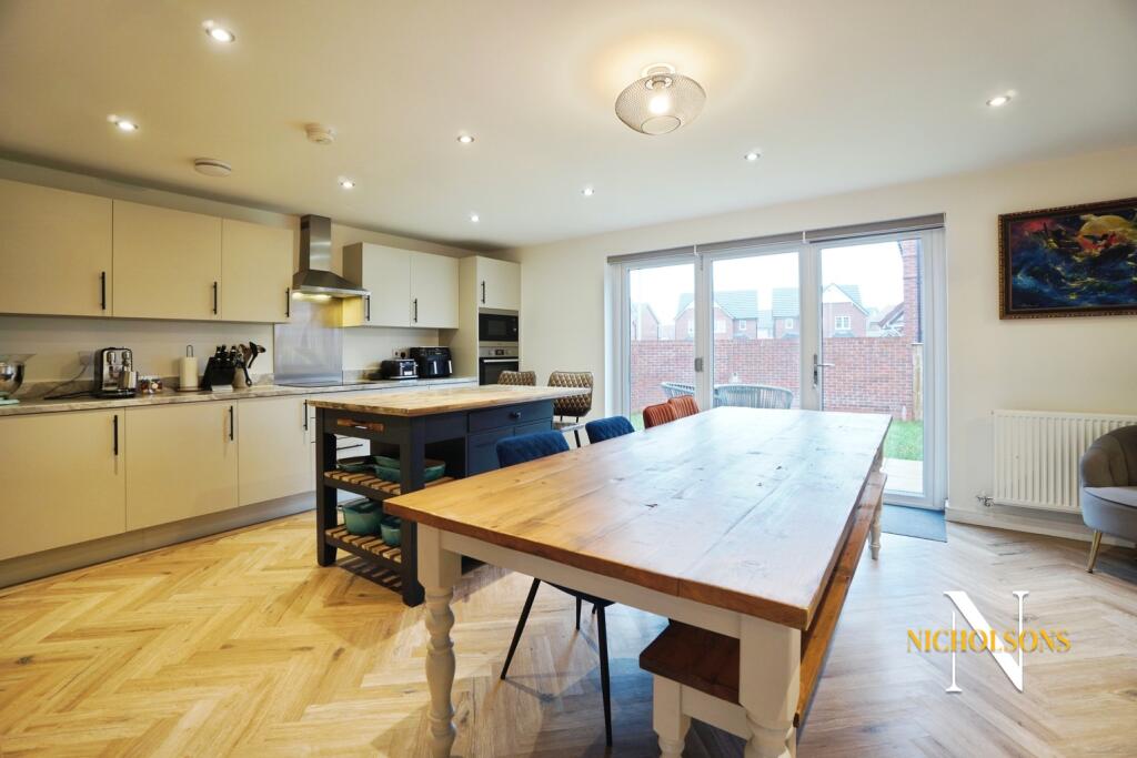 Well proportioned 4 double bed detached on Trinity Fields Road photo 2
