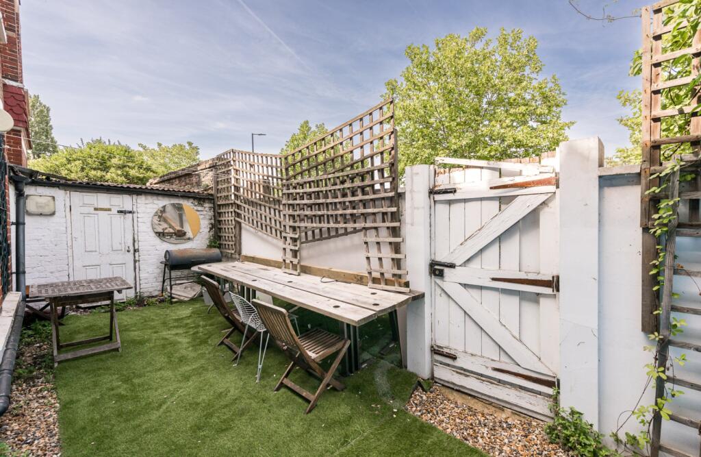 House in London - View 4