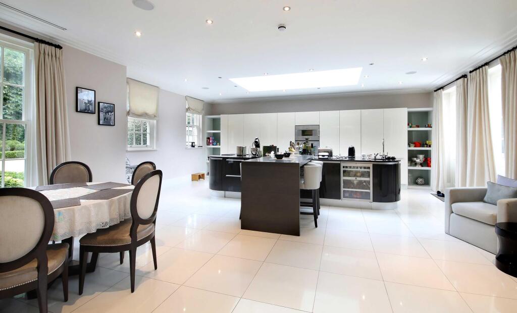 House in Runnymede, Surrey - View 4