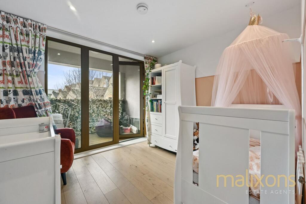 Apartment in Croydon - More