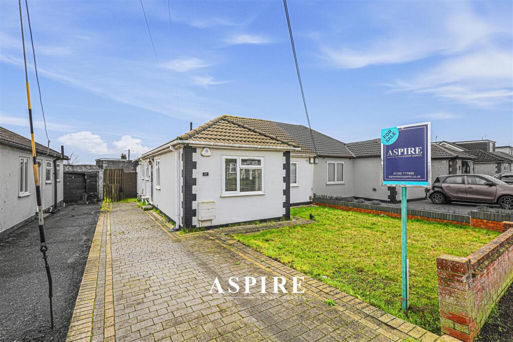 3-bed semi-detached on 6, Holtynge, £425,000