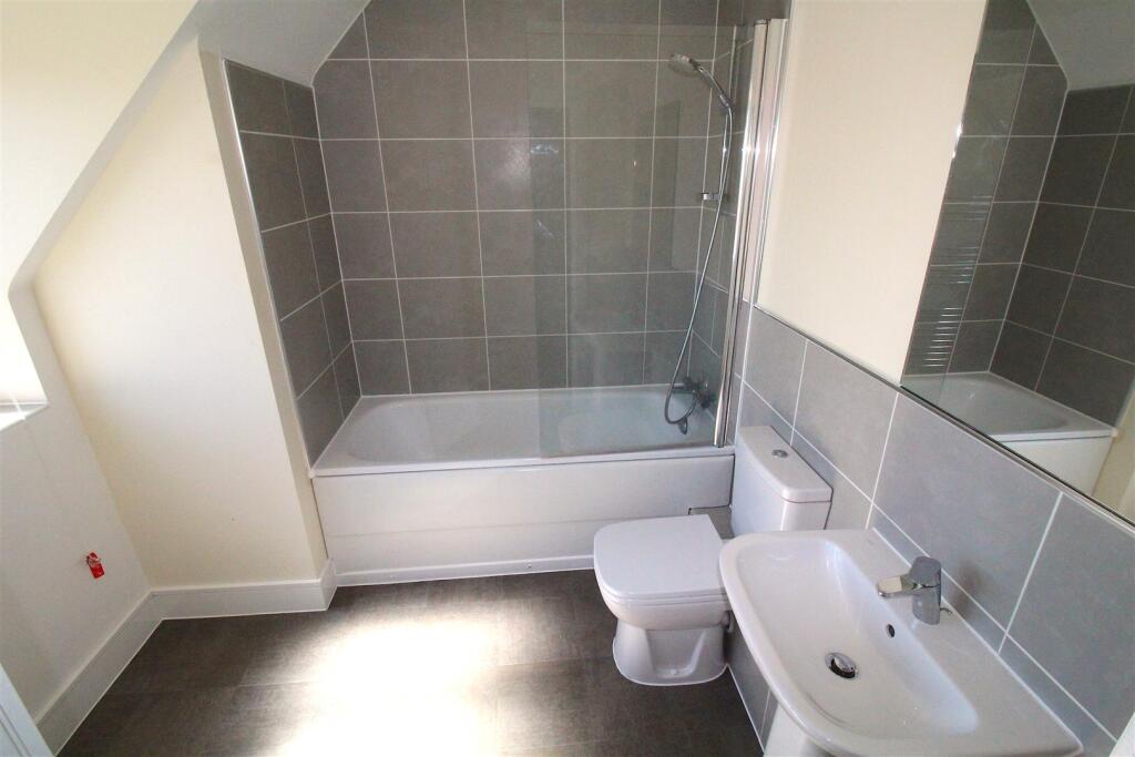 Apartment in Coventry - More