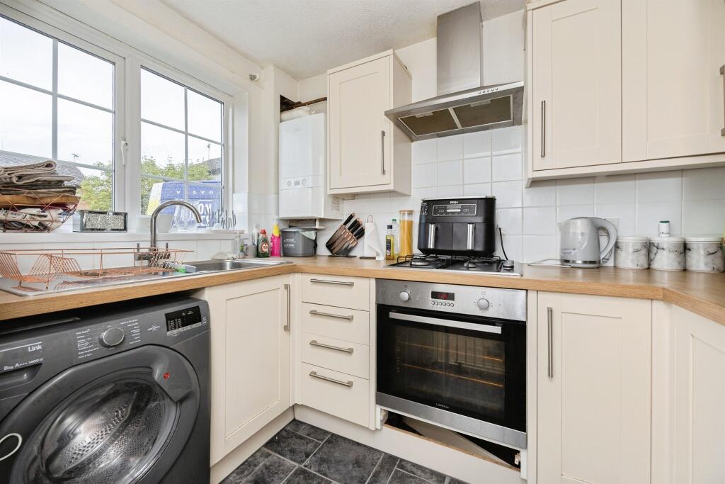 Falcon Way, Ashford photo 4