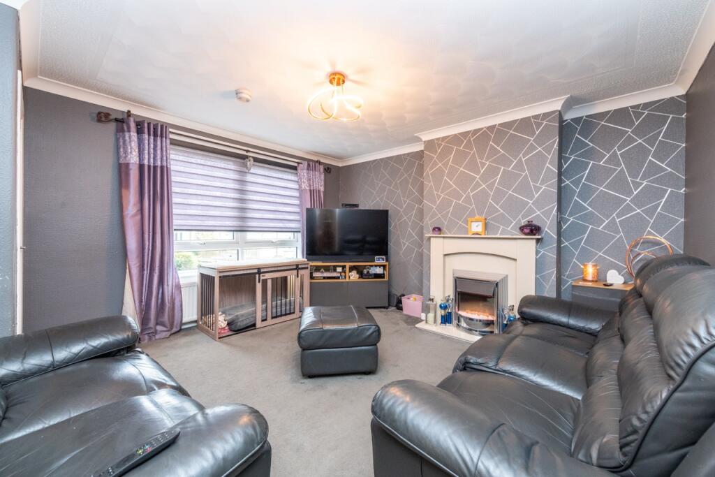 Lanrigg Avenue, Fauldhouse, West Lothian photo 2