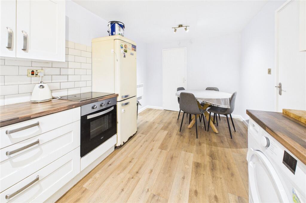 Huish Court, Radstock, Somerset, BA3 photo 4