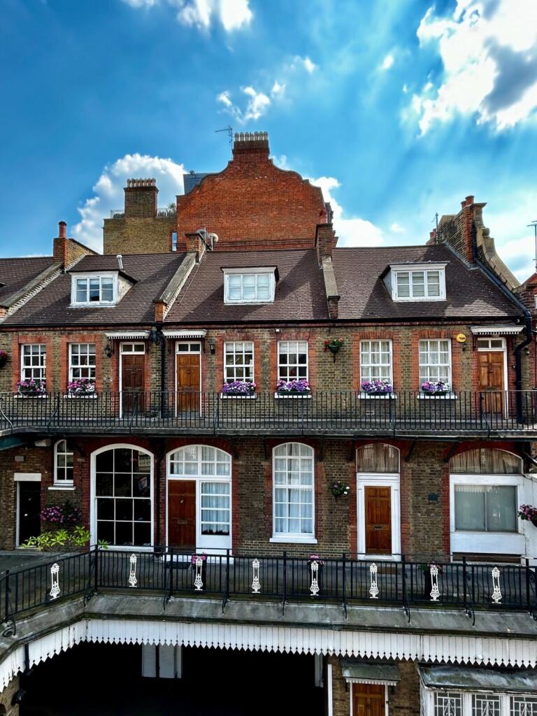 1 bedroom mews property for rent