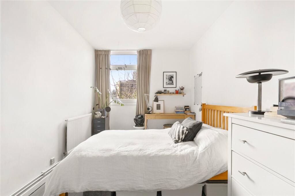 Apartment in London, Whitechapel - View 2