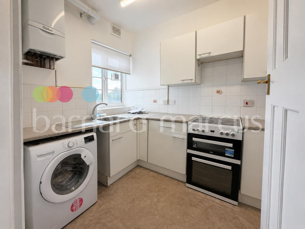 Apartment in Sutton - View 4