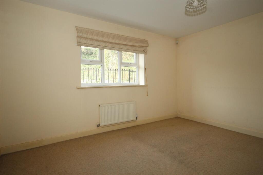 Apartment in Wakefield - View 4